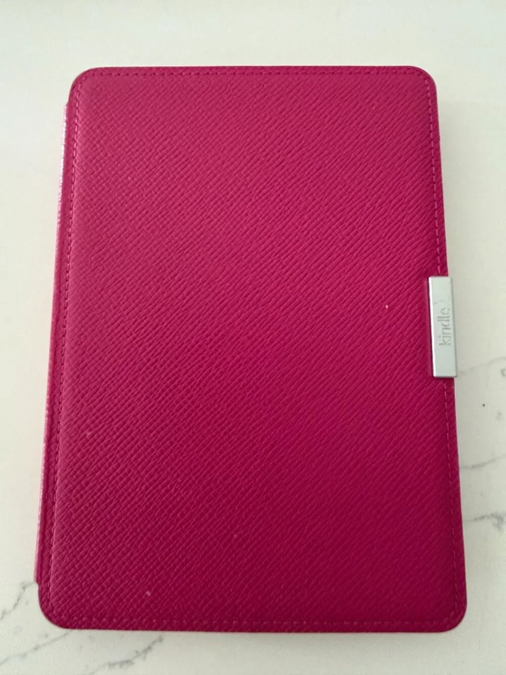 Amazon Kindle Paperwhite Leather Cover in Magenta/Fuchsia